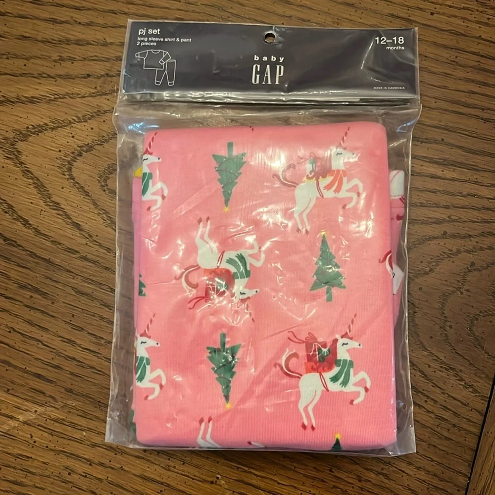 Baby Gap long sleeve pajamas, size‎ 12-18 months, NWT